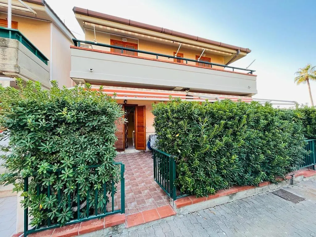 Aparthotel New Residence Campofelice Di Roccella Italy